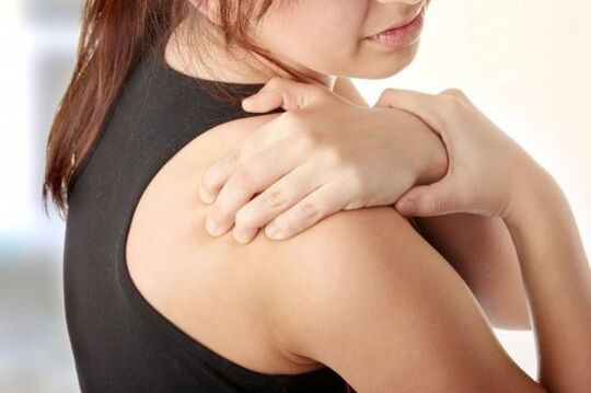 Dhimbja e shpinës me osteokondrozë të qafës së mitrës